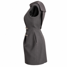 Carica l'immagine nel visualizzatore di Gallery, Black Sabrina sculpted dress