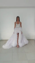 Videoyu Galeri görüntüleyiciye yükleyin ve burada izleyin, Swan Wedding Dress