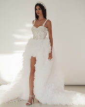 Görseli Galeri görüntüleyiciye yükleyin, Swan Wedding Dress by Morphine Fashion