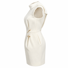 Görseli Galeri görüntüleyiciye yükleyin, White Sabrina sculptured dress
