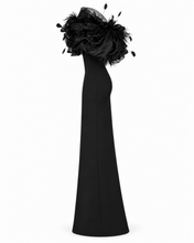 Carica l'immagine nel visualizzatore di Gallery, Elegant Feather Maxi Dress
