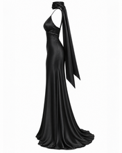 Carica l'immagine nel visualizzatore di Gallery, Black Satin Evening Gown with Structured Cape
