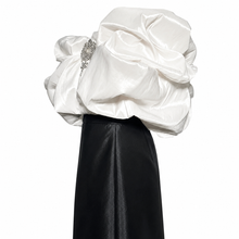 Carica l'immagine nel visualizzatore di Gallery, Taffeta Sculptural Dress with Pearp Brooch
