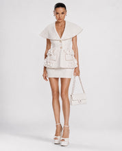 Carica l'immagine nel visualizzatore di Gallery, The Sculpted Pearl Tweed Set
