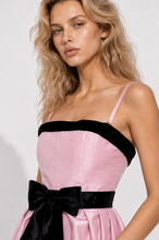 Carica l'immagine nel visualizzatore di Gallery, Taffeta Sculpted Peplum Pink Dress
