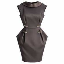 Carica l'immagine nel visualizzatore di Gallery, Black Sabrina sculpted dress
