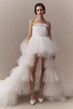 Carica l&#39;immagine nel visualizzatore di Gallery, Lola Strapless Tulle Tiered High-Low Wedding Gown
