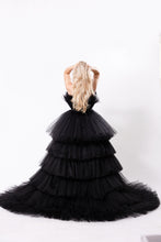 Carica l&#39;immagine nel visualizzatore di Gallery, Madonna Tulle Gown
