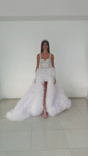 Carica e avvia il video nel visualizzatore di galleria, Swan Wedding Dress
