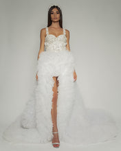 Загрузить изображение в средство просмотра галереи, Swan Wedding Dress with gorgeous long veil skirt 
